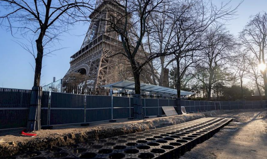 TreeParker system provides uncompacted soil volume for trees surrounding “La tour Eiffel”
